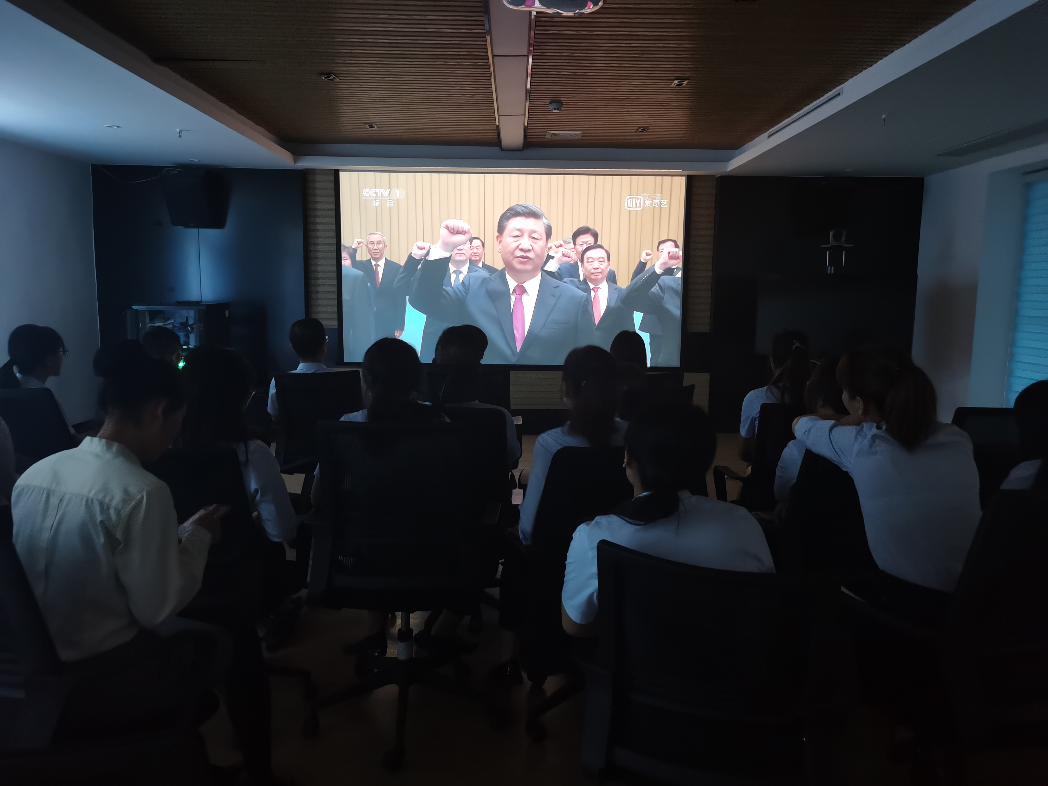 平乐弘润公司组织旁观庆祝建党一百周年文艺汇演1.jpg